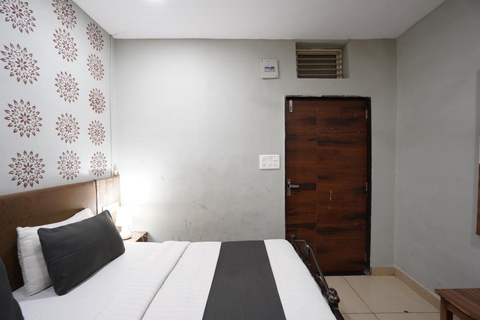 Hotel Sai Inn, Ahmedabad Airport Exterior photo