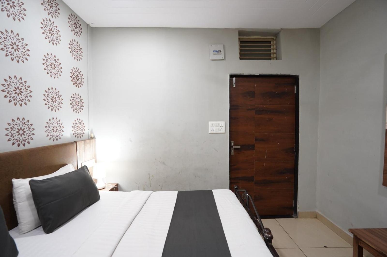Hotel Sai Inn, Ahmedabad Airport Exterior photo