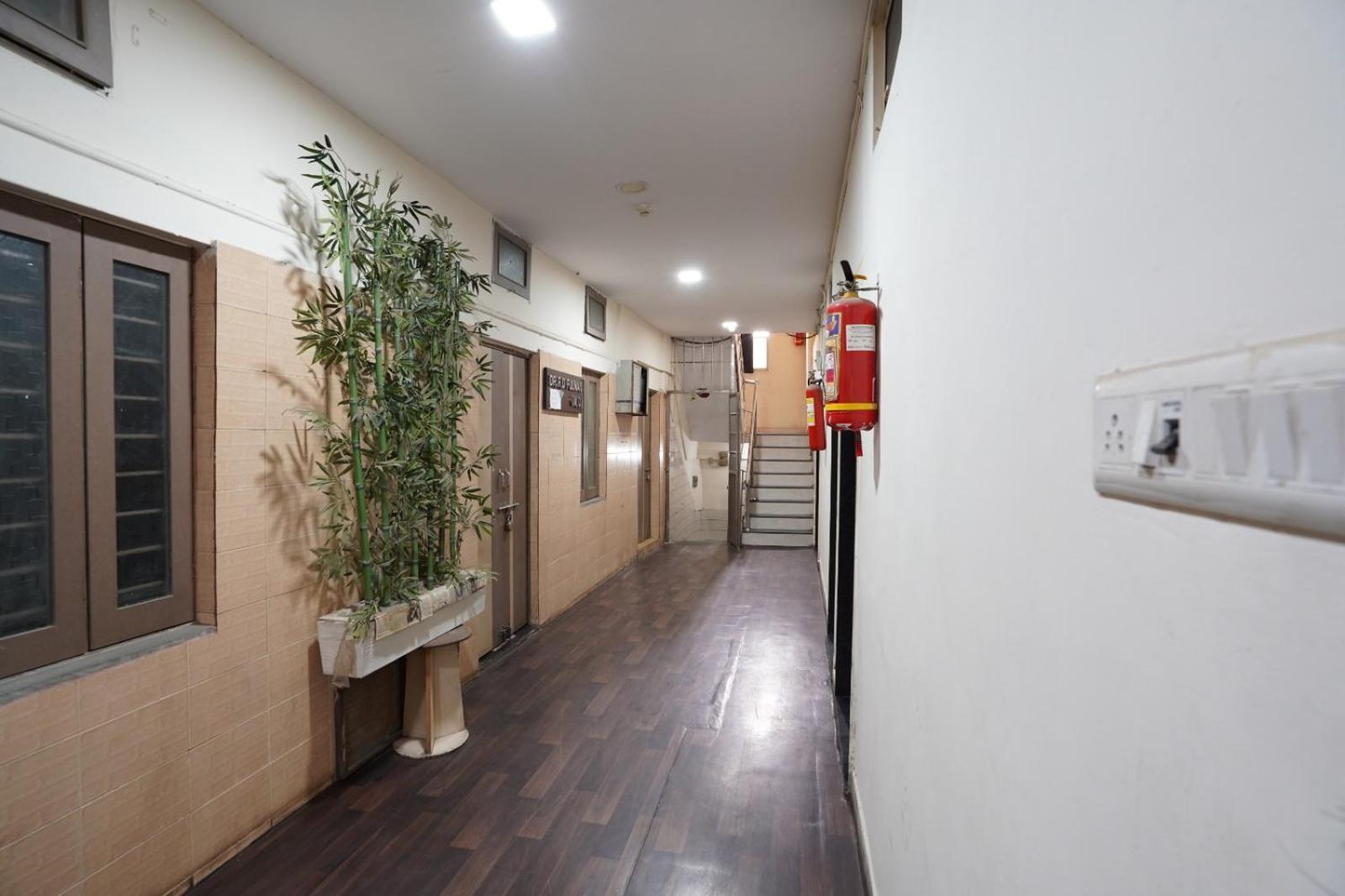 Hotel Sai Inn, Ahmedabad Airport Exterior photo