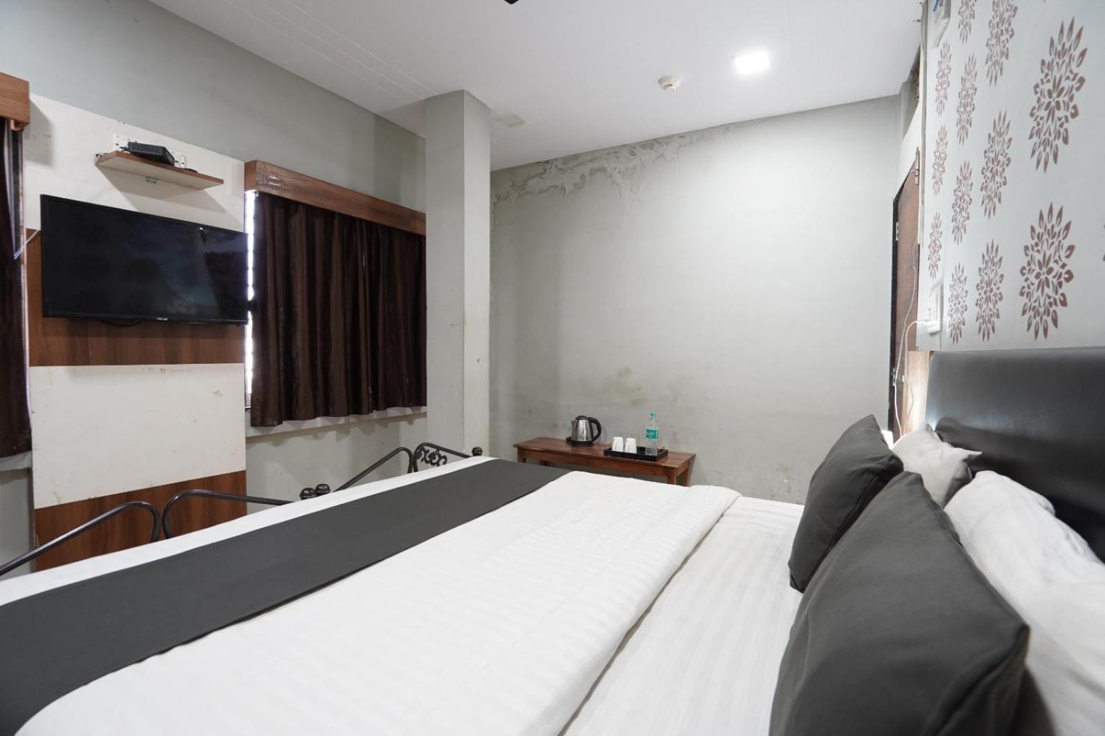 Hotel Sai Inn, Ahmedabad Airport Exterior photo